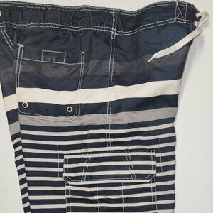 Merona, Men's lined swimtrunks in size small/ 32" waist